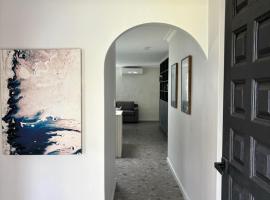 Versatile summer beach house or cosy winter retreat!, hotel v destinaci Mandurah