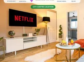 Detached House - City Centre Location - Free Parking, Garden, Smart TVs with Netflix by Yoko Property