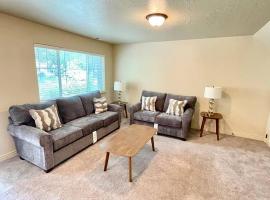 Spacious quiet townhome near BYU easy freeway access, отель в городе Спрингвилл