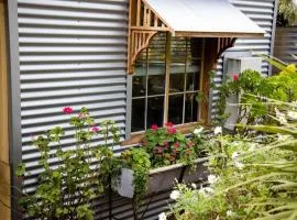 Smithy Cottage - Rustic 2 storey stone and iron cottage - near wineries - Hahndorf - nature