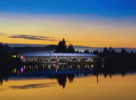 Inn on Long Lake, hotel di Nanaimo