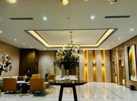 10G Cozy Condo at Park McKinley West near Venice Mall