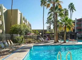 Heated Pool & Hot Tub-walk To Old Town Condo!