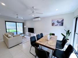 Theme Park Retreat Coomera 5 Beds Villa, hotel em Gold Coast