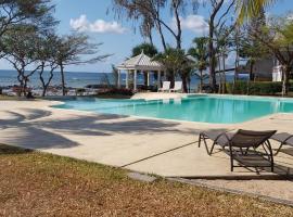 Holiday Sunset Beach Villa, hotel v destinaci Pamplemousses Village