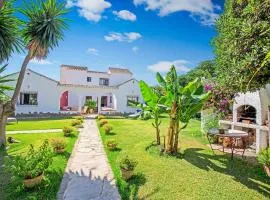 Superb beachfront villa with guest house 50m opposite