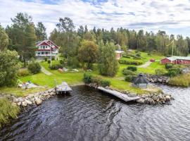 Big 4 bedroom house with sauna by the sea, cabin in Vaasa