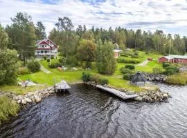 Big 4 bedroom house with sauna by the sea
