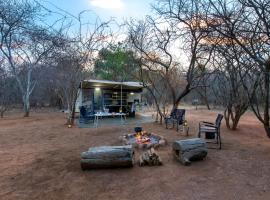 Gravel Roader Caravan at Buffelshuis Safari Camp, κάμπινγκ σε Golders Green