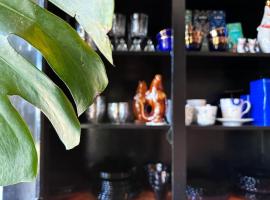 Local family home Copenhagen close to city center, hotel en Copenhague