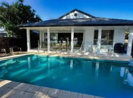 Lake Sabai - Waterfront and private pool