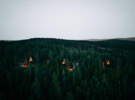 PAN Treetop Cabins, hótel í Åsnes