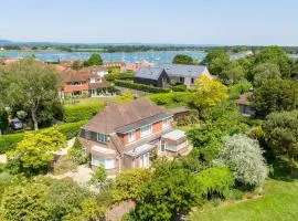 Oldfield Cottage within walking distance of pub and sea