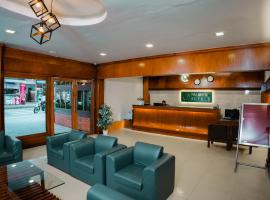 Viesnīca Hotel Palmyra Grand Inn - Kochi pilsētā Kočina