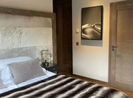 Chalet Purdey - Sleeps 10 with Hot Tub