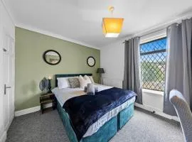Apartment Sleeps 7 with Free Parking