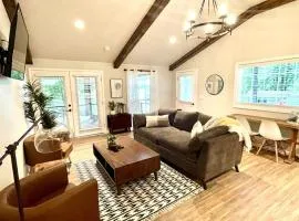 Dreamy Cottage Getaway with Sunset Lakeview