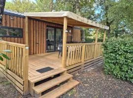 Cottage Les 2 Chardon、ラ・テスト・ド・ビュシュのホリデーパーク