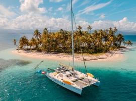 Flying Ginny Lagoon 55 Catamaran All-Inclusive Charter, kh&aacute;ch sạn c&oacute; hồ bơi ở Nargan&aacute;