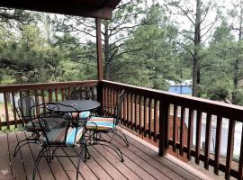 Horsin Around-cabin With A Peaceful Covered Deck, resort de esqui em Ruidoso