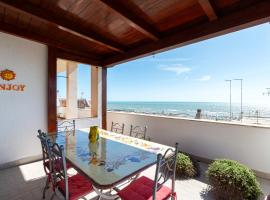 Ostia Attico fronte mare