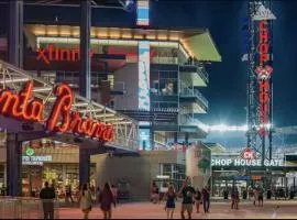 Free Parking! Comfy 1Bedroom Unit! 10 min to Midtown & 1 Mile To Braves Truist Park!