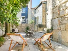 GuestReady - Historic Courtyard Townhouse