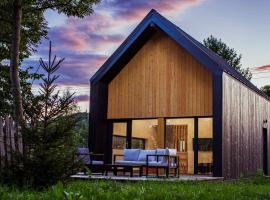 Cuibul Negru, chal&eacute; alpino em Teşila