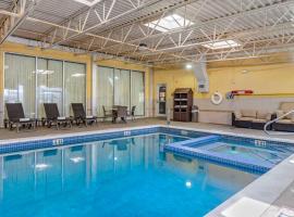 Comfort Inn & Suites, hotel poblíž Washington County Airport - WSG, Triadelphia