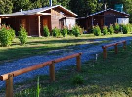 Turismo Jaos Caba&ntilde;as Tinas y Quincho, acomoda&ccedil;&atilde;o com onsen em Futrono