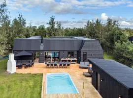 Lovely Home In Væggerløse With Sauna