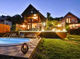 Twin Oasis Retreat with Pool & Spa - Happy Rentals