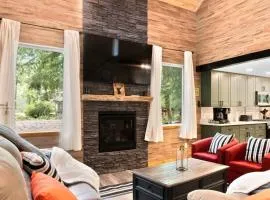 Luxe Chalet at Rainier Entrance with Hot Tub-AC-WiFi