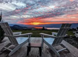 Autumn Lane B&B, Farmhouse Elegance & Stunning Lakeviews