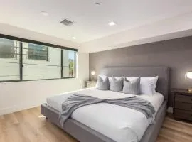 The Lux at Craftsman Suite 4 - Walkable to All of Old Town