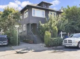 2BR Hideaway in the heart of SE Portland