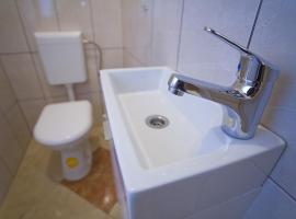 Apartments Rubic, хотел в Омиш