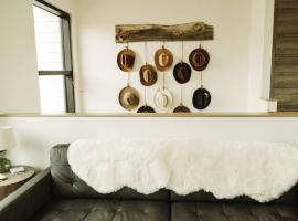 The Cowboy Inn - Luxury Bozeman, apartment in Bozeman