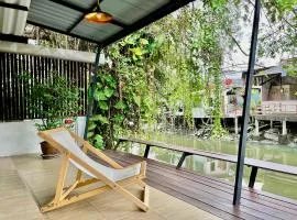 Kirin Riverside Homestay with AC, WiFi in Bangkok