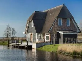 Villa near Lake Tjeukemeer with Sauna