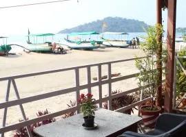 Lira Beach Place