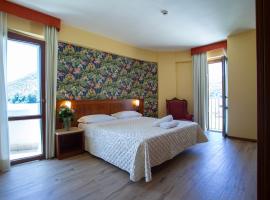Hotel Miralago – hotel w mieście Piediluco
