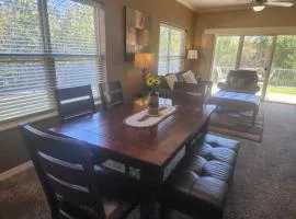 Luxury Lakeside Living- Beautiful Views - FREE TICKETS INCLUDED - MJ126