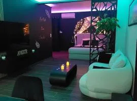 LA NUIT DES SECRETS Love Room 4 étoiles avec Jacuzzi et Sauna