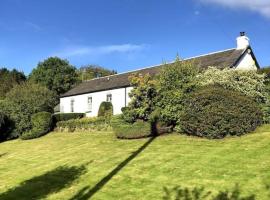 Rosebank Cottage - Hot Tub & Log Stove, Cottage in Alexandria