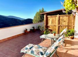 Ático puerta de la Alpujarra, hotel in Lanjarón