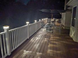 Cheerful 4Br Water View Lakehouse with Dock & More, hotel v destinaci Mineral