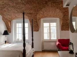 Funktastic Old-Town Condo