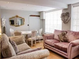 Whispering Place Georgian Grade II Sleeps 6 Adults 3 mins from Safari Park & Steam Train