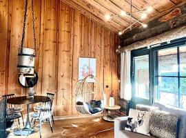 Aurora by the Slopes, views, ski in, hike & xc-ski trails - Lapland Villas